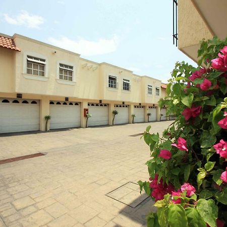 Motel Mirage Гвадалахара Экстерьер фото
